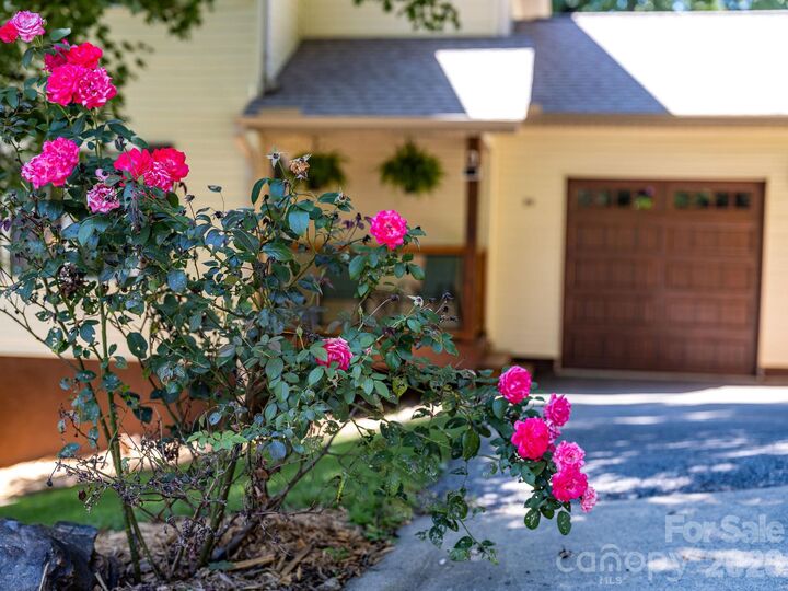 Property Photo:  19 Oakcrest Place  NC 28806 