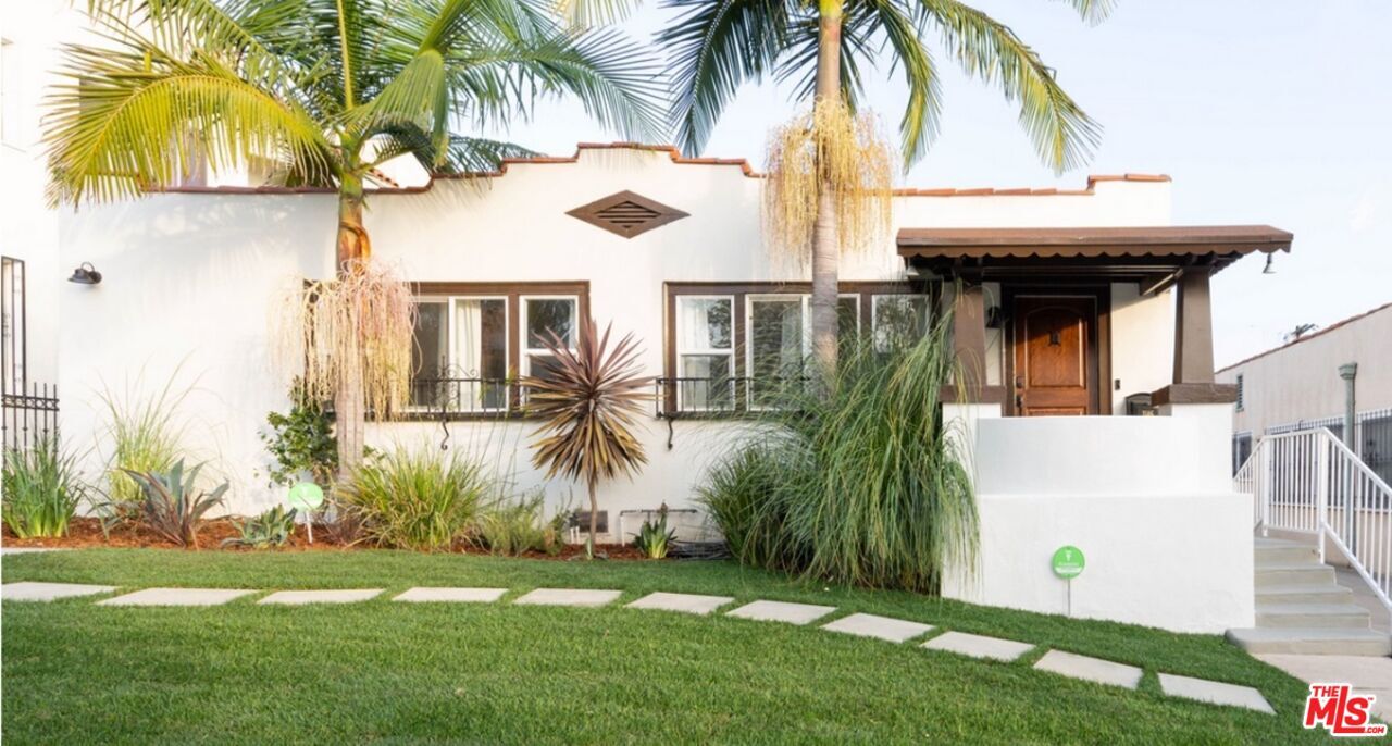 Property Photo:  1146 S Mullen Ave  CA 90019 