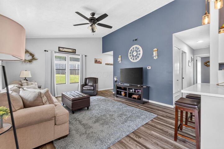 Property Photo:  1079 Coventry Way  OH 43040 