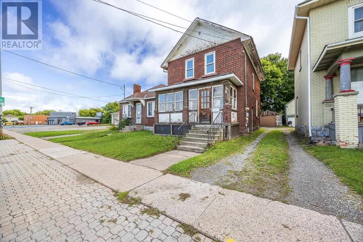 Property Photo:  30 Wellington St E  ON P6A 2K8 