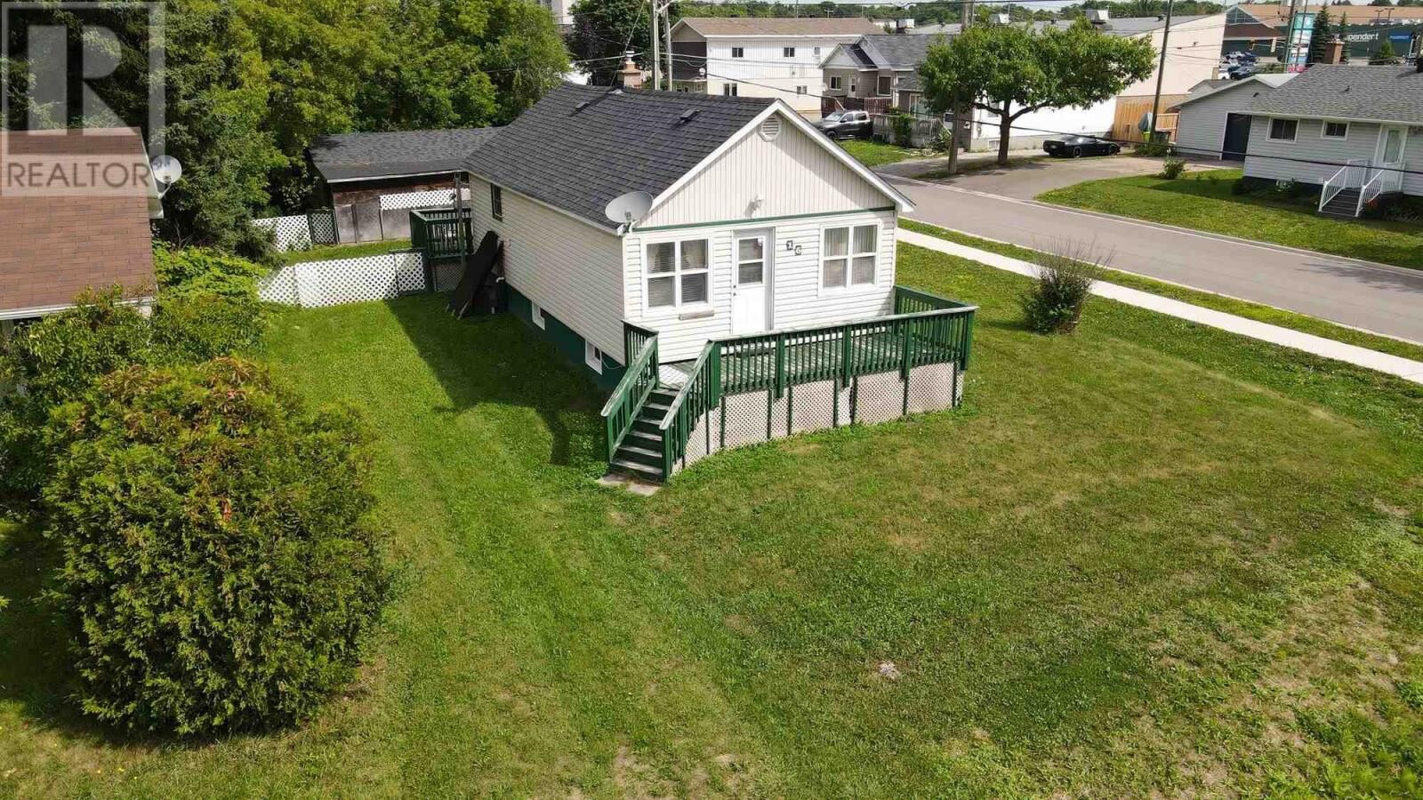 Property Photo:  16 Stevens St  ON P6B 3N4 