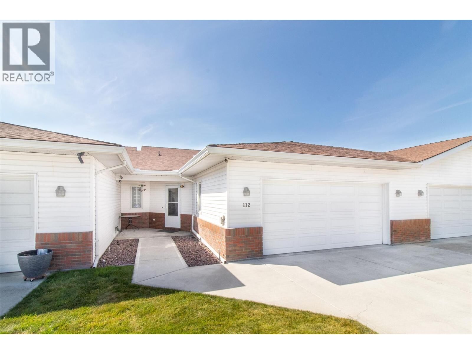 Property Photo:  1885 Parkview Crescent 112  BC V1X 7E2 