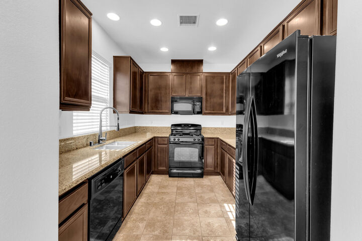Property Photo: 162 Paseo Bravo CA 92211