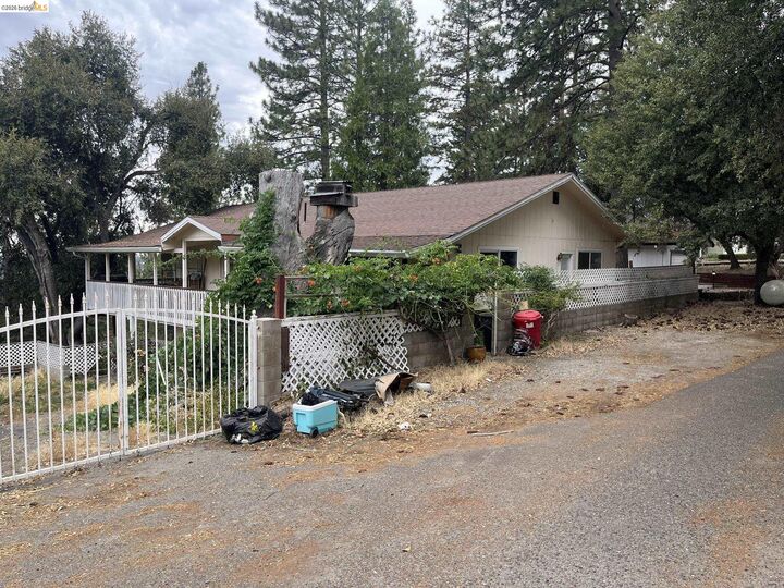Property Photo: 20456 Misty Ln CA 95379