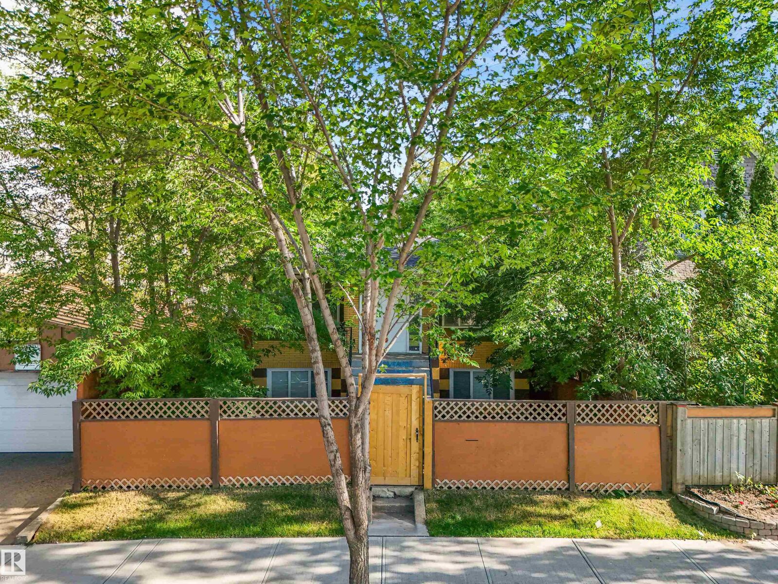 Property Photo:  9347 105 Avenue NW  AB T5H 0J7 