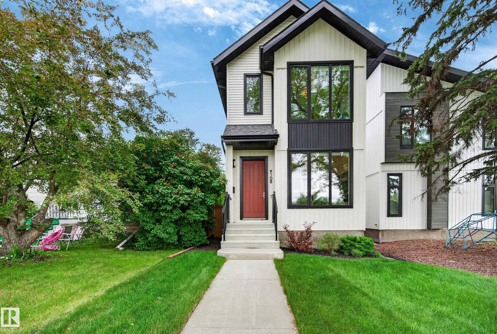 Property Photo:  9108 64 Avenue NW  AB T6E 0H7 