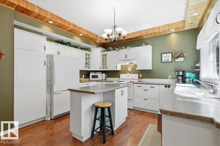 Property Photo: 462028 Rge Road 11 128 AB T0C 2V0