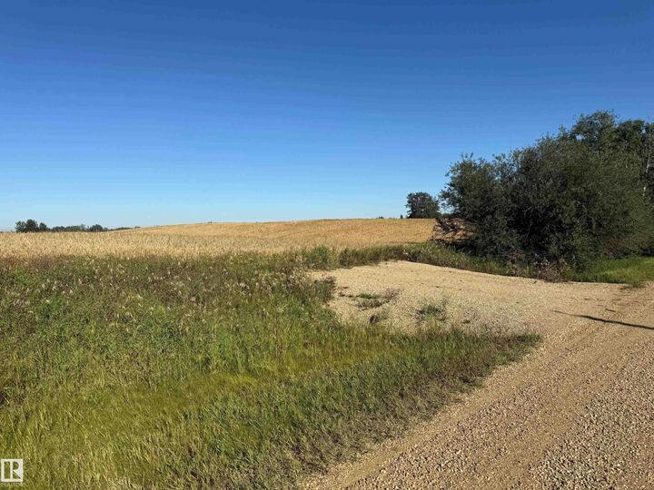 Property Photo:  RR 205A & Twp Rd 542  AB T8L 3Z1 