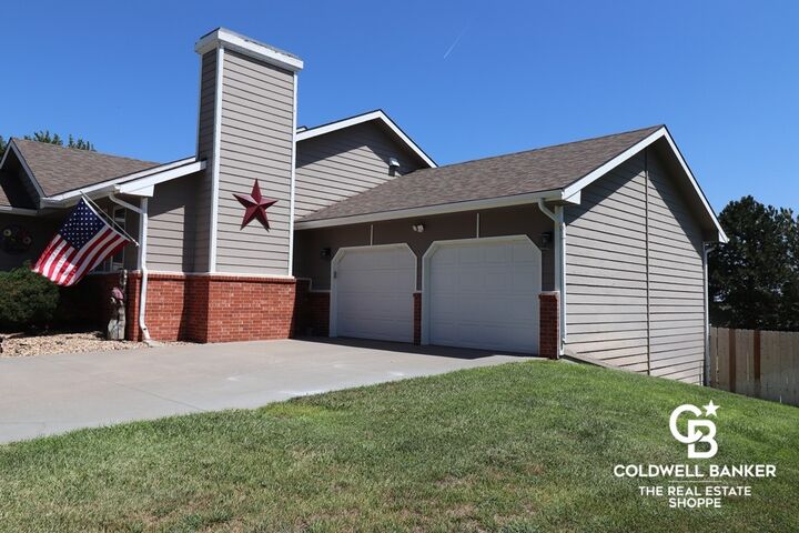 Property Photo:  104 Hampton Court  KS 67846 