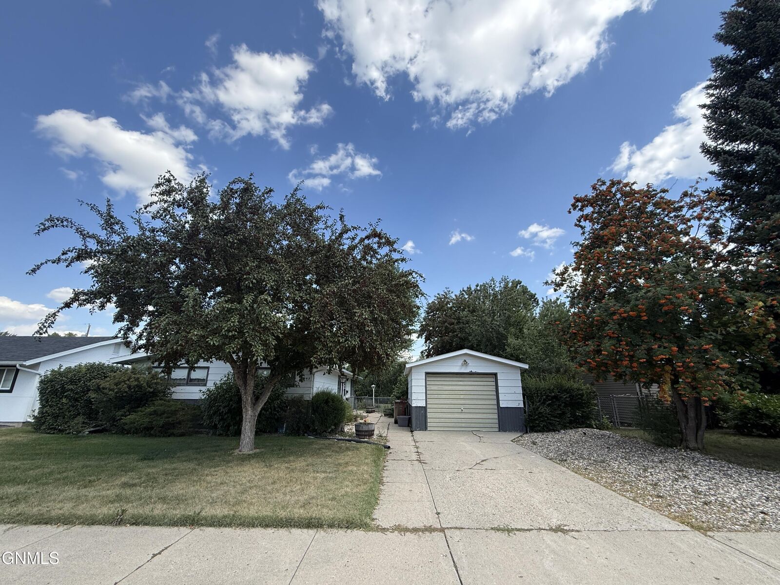 Property Photo: 2042 California Drive ND 58703