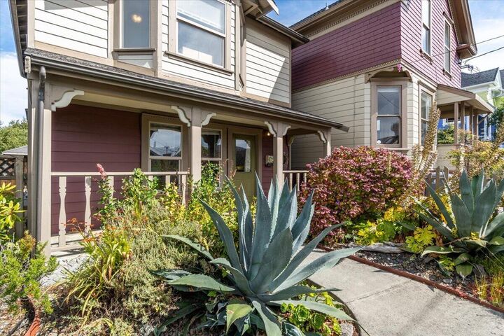 Property Photo:  