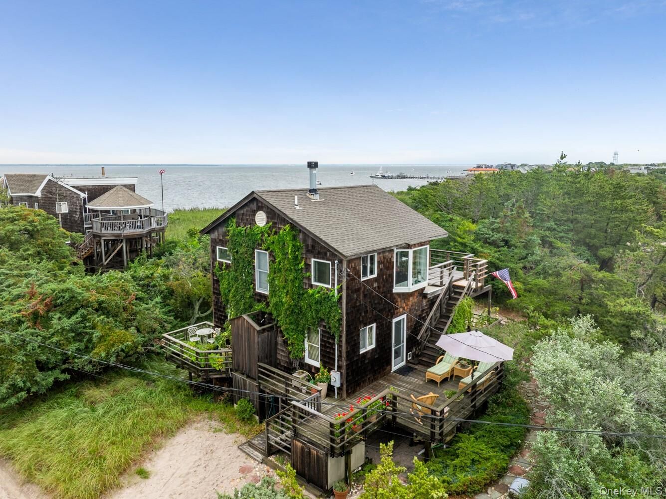 Property Photo:  31 E End Walk  NY 11706 