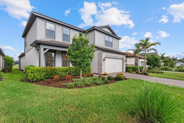 Property Photo: 725 Gadwall Court FL 34212
