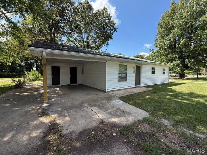 Property Photo:  105 Adams Street  MO 63801 