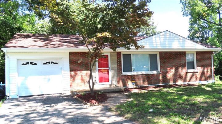 Property Photo:  100 Florwood Court  MO 63135 