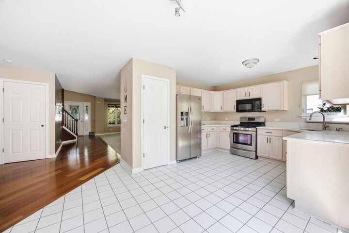 Property Photo:  3107 Hampshire Lane  IL 60087 