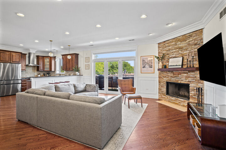 Property Photo: 2450 W Montrose Avenue 3N IL 60618