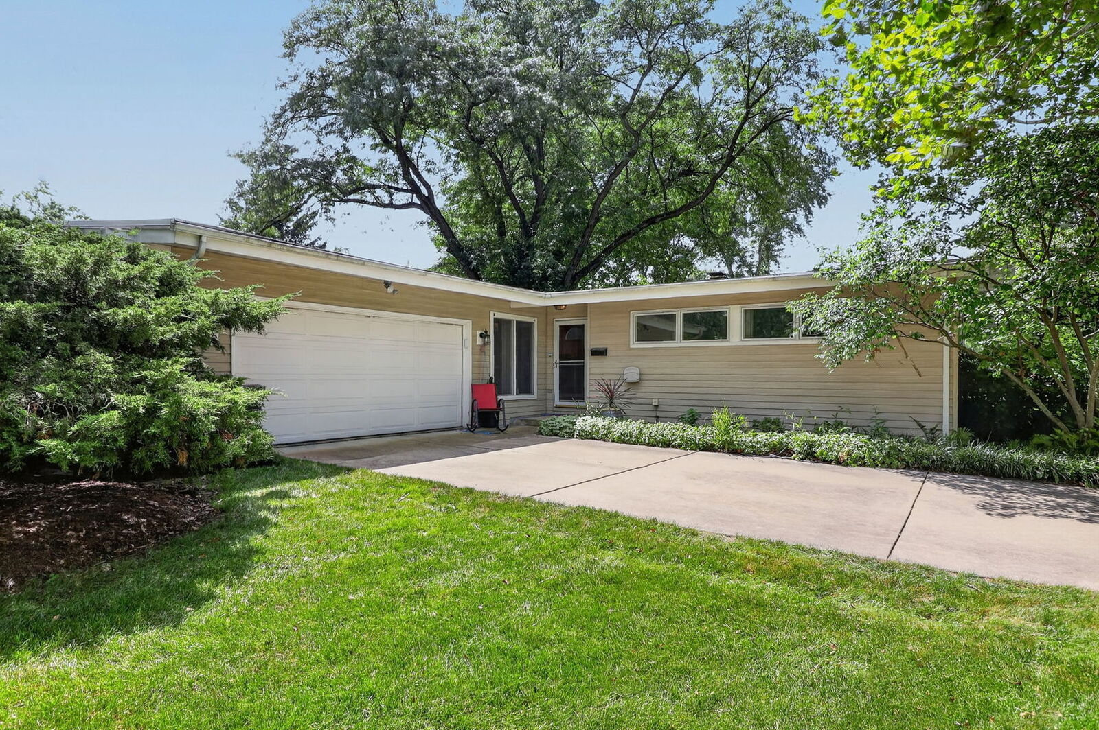 Property Photo:  106 Sandalwood Drive  IL 60540 