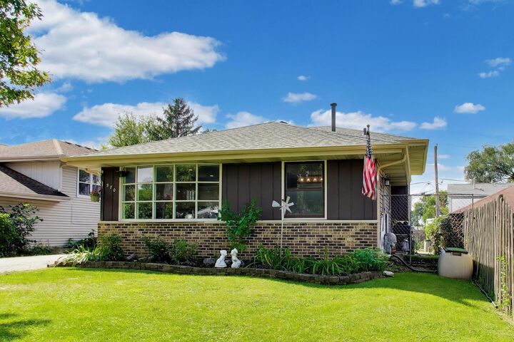 Property Photo:  3S570 Elizabeth Avenue  IL 60555 