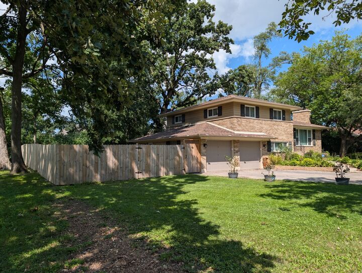 Property Photo:  141 E Potter Street  IL 60191 