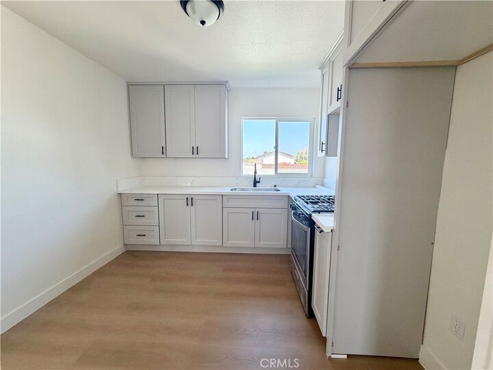 Property Photo:  1426 1/2 W 83rd  CA 90047 