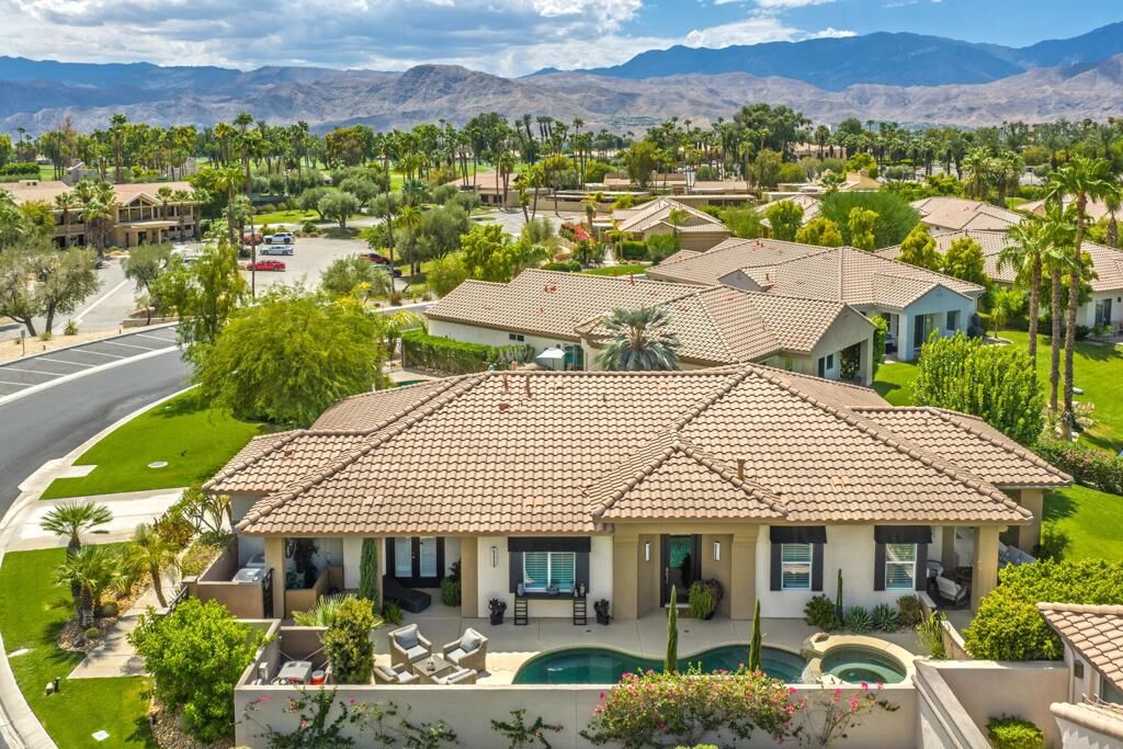 Property Photo: 110 Lakefront Way CA 92270