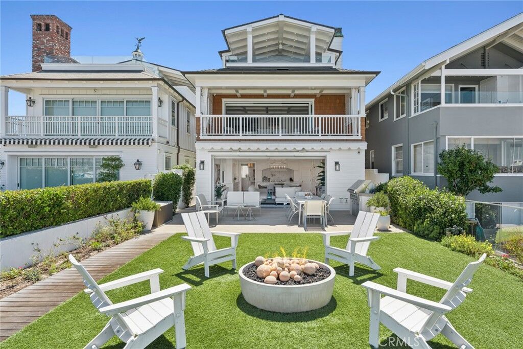 Property Photo:  928 E Balboa Boulevard  CA 92661 