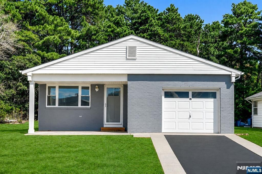Property Photo:  47 Doral Drive  NJ 08757 