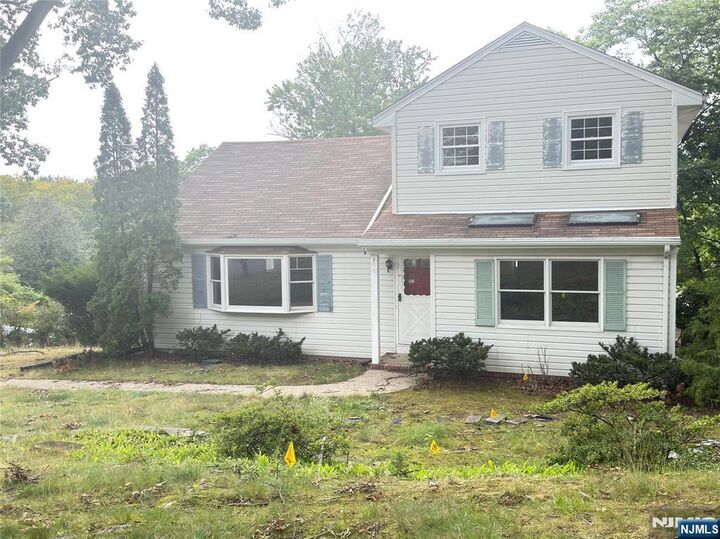 Property Photo:  89 Circle Drive  NJ 07652 