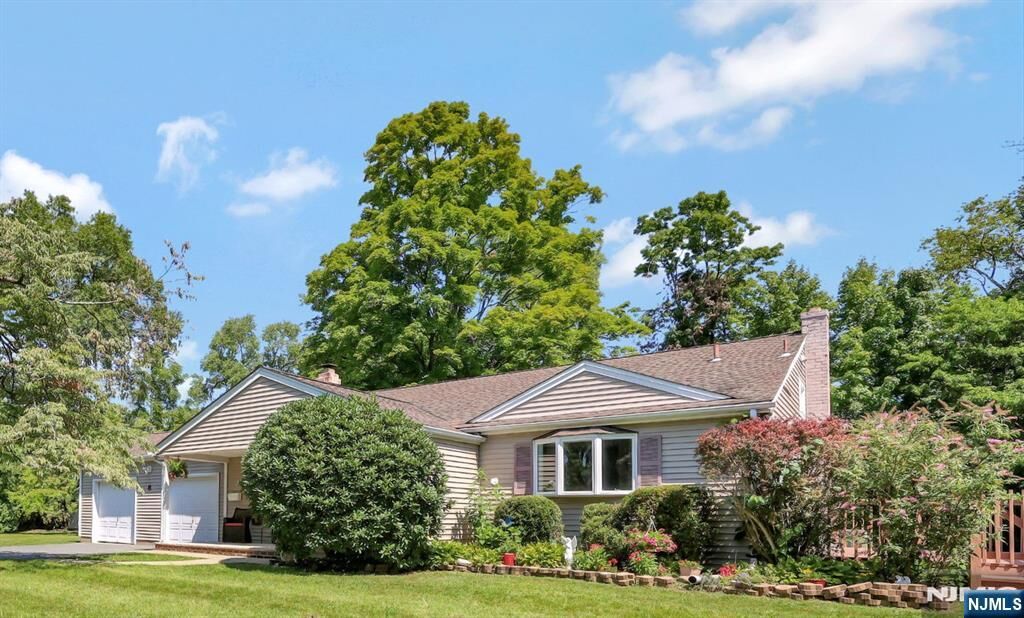 Property Photo:  8 Libby Avenue  NJ 07444 