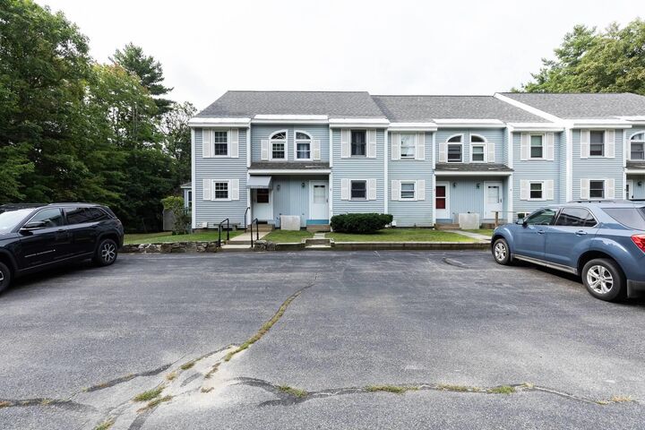 Property Photo: 1400 Turnpike Road NH 03071