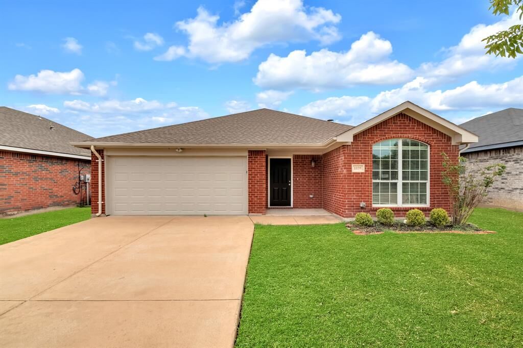 Property Photo: 1039 Caliente Drive TX 75051