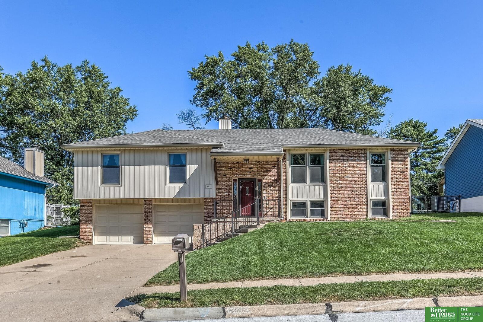 Property Photo: 3412 Leawood Drive NE 68123