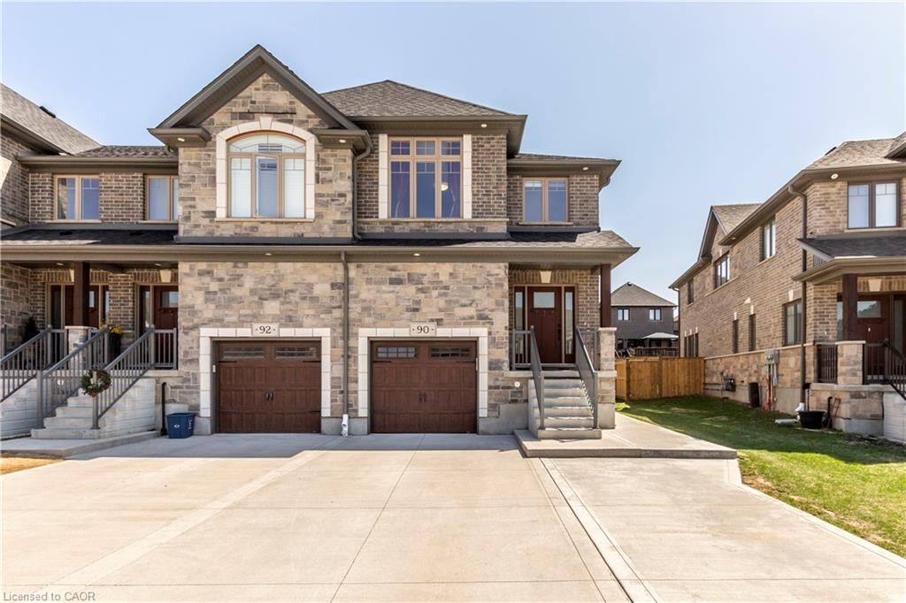 Property Photo: 90 Hollybrook Trail ON N2R 0M7
