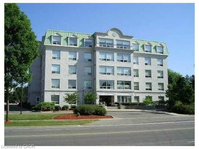 Property Photo:  405 Erb Street W 102  ON N2L 1W7 