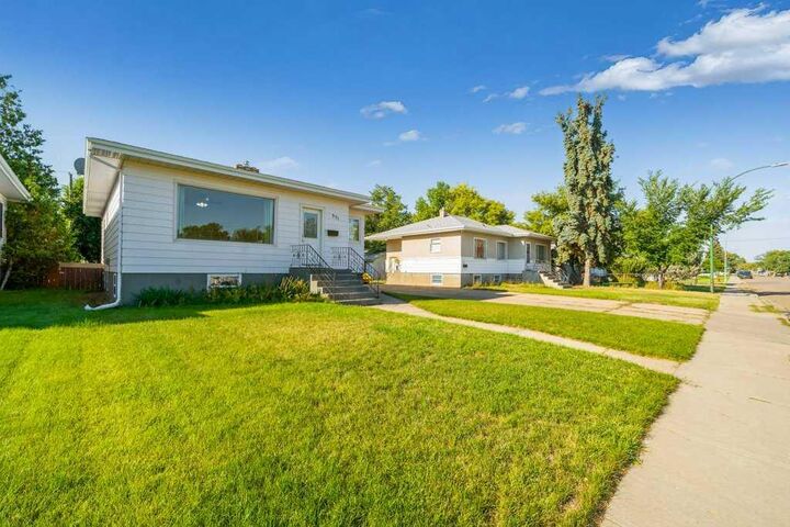 Property Photo:  351 9 Street SW  AB T1A 4P1 