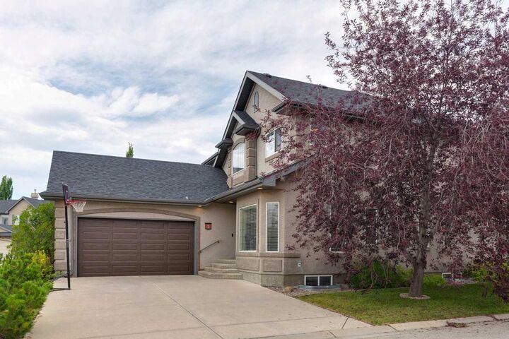 Property Photo: 3 Tuscany Glen Green NW AB T3L 2V8