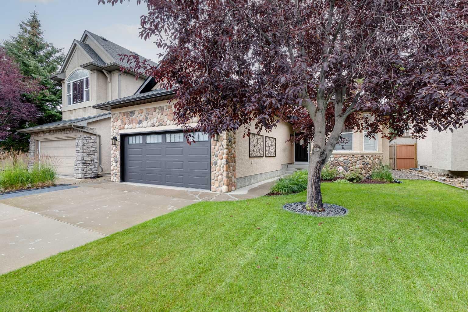 Property Photo: 10 Strathlea Grove SW AB T3H 5B1