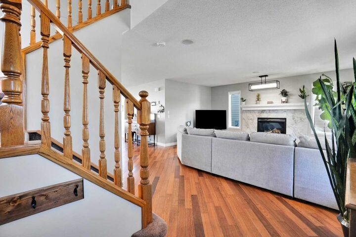 Property Photo:  62 Prestwick Landing SE  AB T2Z 3S4 