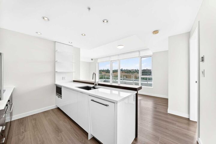 Property Photo: 118 Waterfront Court SW 803 AB T2P 1K8