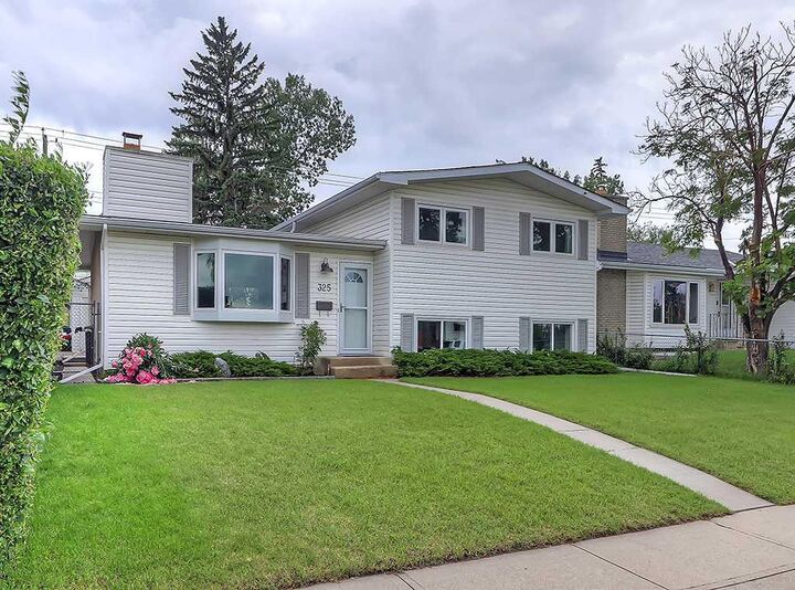 325 Whitney Crescent SE — photo 1