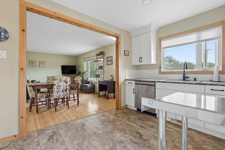 Property Photo:  2827 11 Avenue S  AB T1K 0L2 
