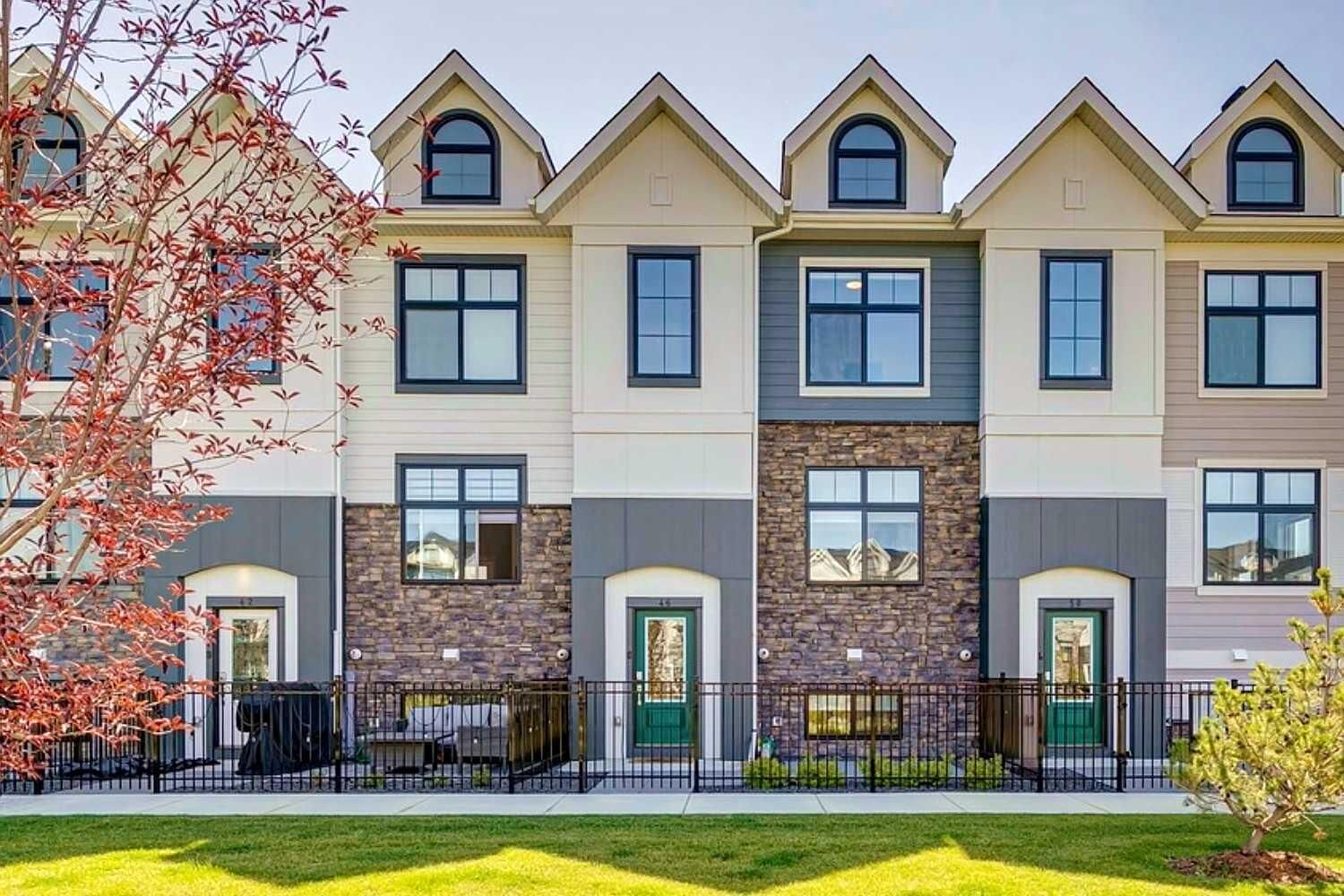 Property Photo:  46 Les Jardins Park SE  AB T2C 5V3 