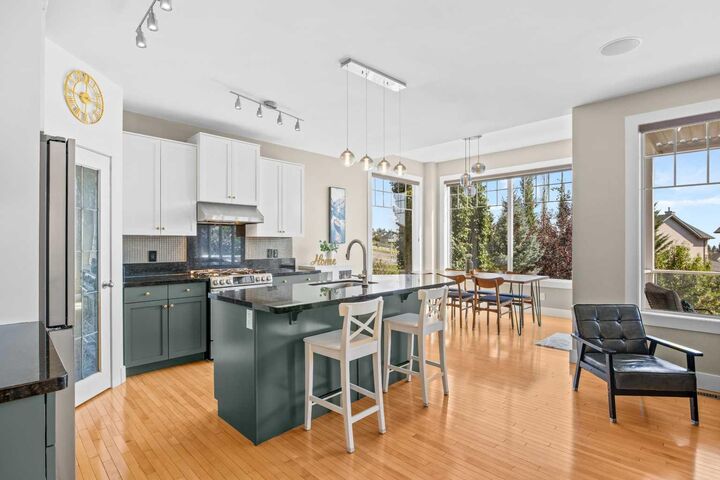 Property Photo: 122 Springborough Point SW AB T3H 5T5