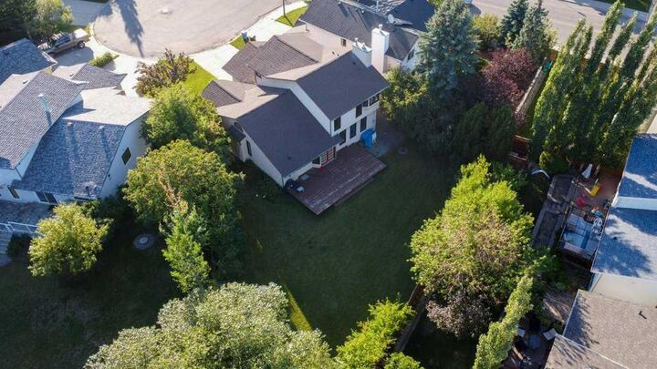 Property Photo: 44 Hawkstone Drive NW AB T3G 3E9