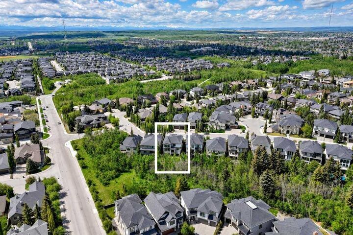 Property Photo: 49 Aspen Ridge Green SW AB T3H 0Z8