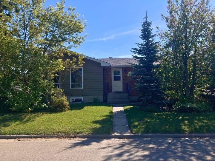 Property Photo:  4617 48 Street  AB T4H 1E2 
