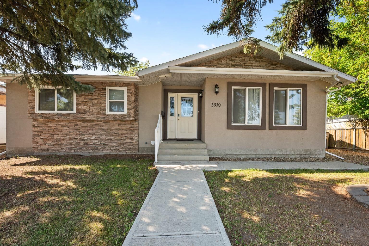 Property Photo:  3910 57 Avenue  AB T9V 2B5 