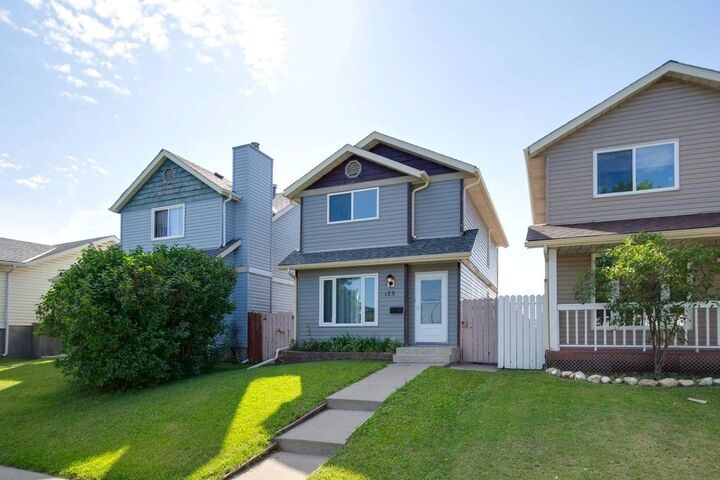 175 Castleridge Drive NE — photo 1