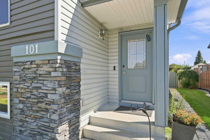Property Photo:  101 Jewell Street  AB T4P 3W3 